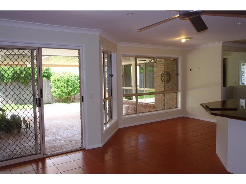 37 Gibson Cr, Bellbowrie QLD 4070